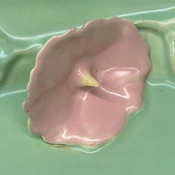 Vintage Matte Green California Pottery Oval Dish with Pink Flower - Picture 3 of 8
